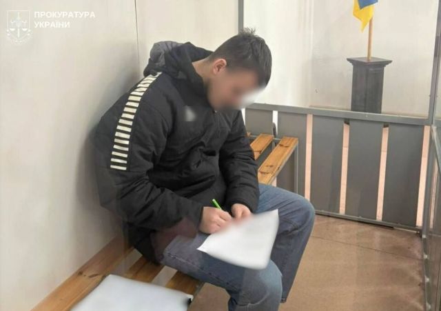 Відправив відео замовнику: затримано 20-річного запоріжця, який підозрюється в підпалі військових пікапів