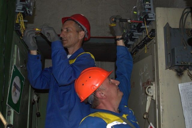 Пошкоджено автовишку, люди не постраждали: у Запорізькому районі бригада енергетиків потрапила під ворожий обстріл