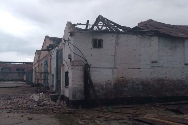 Поранені троє хлопців: внаслідок удару ворожого FPV-дрона постраждали мешканці Канівського