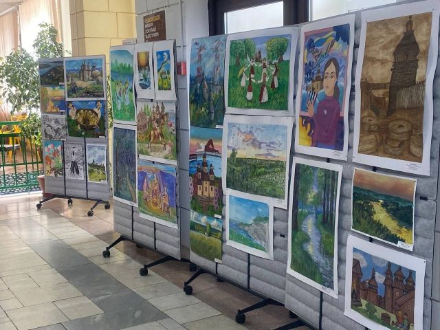 Намалювали Хортицю: у запорізькій бібліотеці відкрилася виставка юних художників