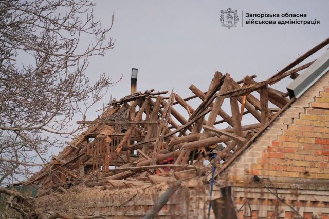Загинув чоловік, пошкоджено близько двохсот будинків: ворог завдав авіаударів по селищу Балабине