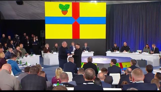 Символ незламності: Президент вручив очільнику Оріхівської МВА почесну відзнаку «Місто-герой України»