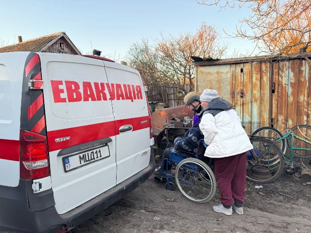 "Сумуватиму. За домом, за Юрківкою": з села Запорізького району евакуювали жінку, на очах якої російський дрон вбив сина
