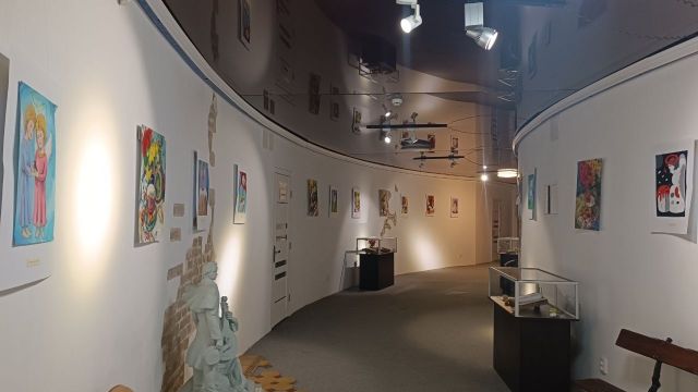 «Колорити Великодня»: в запорізькому музеї відкрили виставку з особливою енергетикою