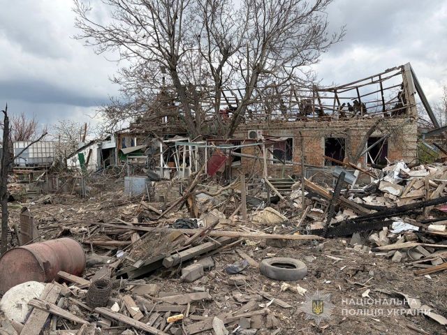 Били по цивільних автівках: троє чоловіків поранені внаслідок ворожих атак по Запорізькому району