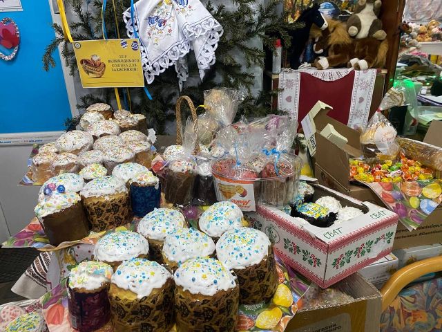 60 пасочок від мами і доньки: БФ “Південь” продовжує збір великоднього кошика для військових