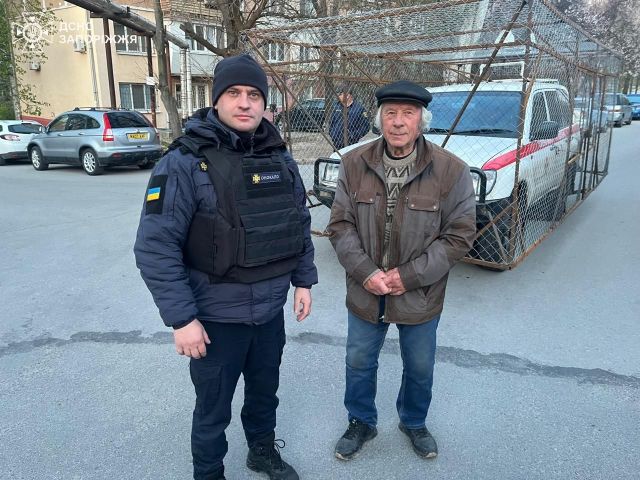 Тривалий час не наважувався: із Преображенки надзвичайники вивезли самотнього літнього чоловіка