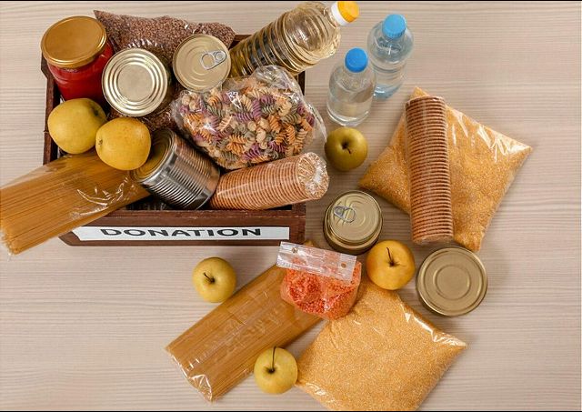 Як евакуйованим жителям Таврійської та Комишуваської громад  отримати гуманітарну допомогу