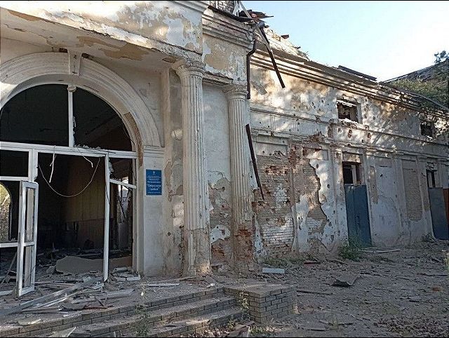 Залишилися тільки стіни