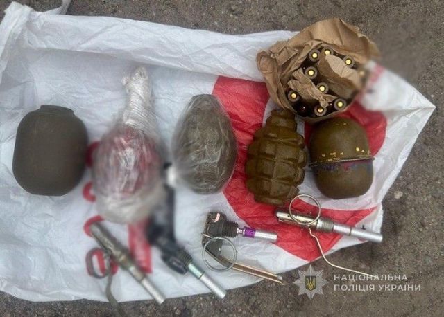 Продавала гранати і набої: у Запоріжжі затримали реалізаторку боєприпасів