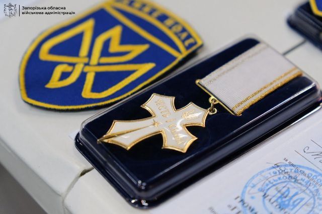 Самовіддано тримають тил: у Запоріжжі відзначили героїв без зброї