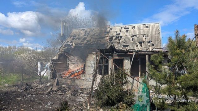 Залишатися дуже небезпечно: правоохоронці евакуювали із Оріхова ще двох жінок