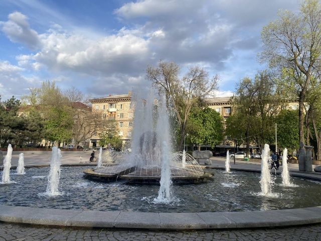 Сезон розпочато: у Запоріжжі запустили перші фонтани