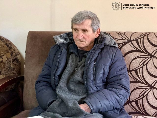 Пішки та на велосипеді 30 кілометрів: з Червоної Криниці евакуювався передостанній мешканець