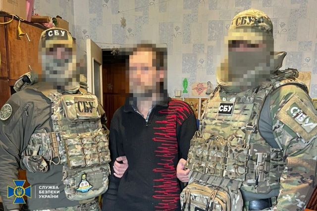 Імітував сутулість, відростив бороду: СБУ затримала коригувальника ударів рф по Запоріжжю