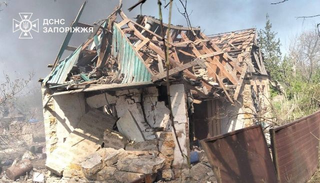 Бомбили Щасливе: внаслідок ворожого авіаудару по Комишуваській громаді поранені троє людей
