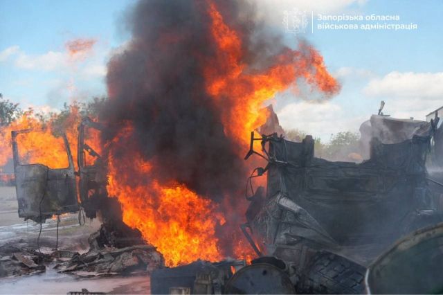 Одна людина загинула, троє поранені: у Запоріжжі росіяни атакували промисловий об’єкт