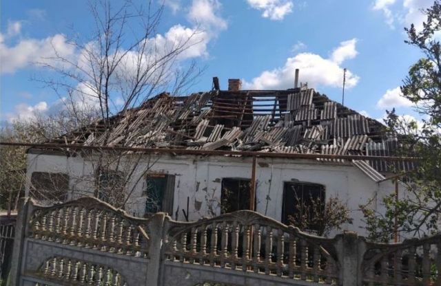 В порядку черговості заявок: в Комишувасі комунальники допомагають мешканцям з ремонтними роботами