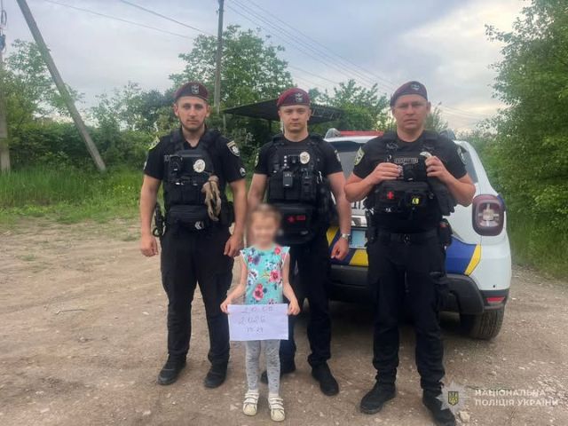 Загубилася в районі кар’єру: запорізькі спецпризначенці поліції розшукали пʼятирічну дитину за допомогою дрона