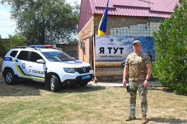 «Обстріли тут — щодня»: поліцейський офіцер Таврійської громади завжди приходить на допомогу мешканцям