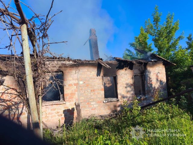 Люди не постраждали: ворог продовжує руйнувати міста і села Запорізької області