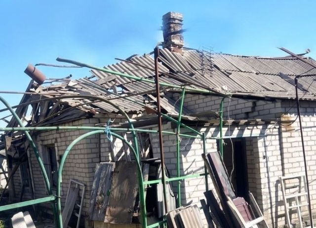 Поранені люди, пошкоджені будівлі: ворог продовжує терор мешканців Запорізької області