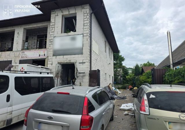 Ворог вдарив по Запоріжжю: внаслідок прильоту в автосервісний центр загинув чоловік