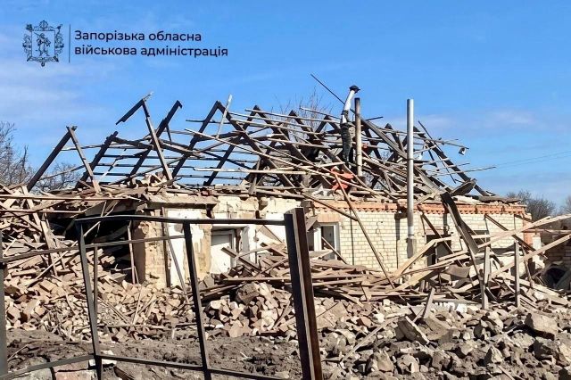 Атакували дронами і кидали бомби: внаслідок ворожих ударів по Запорізькому району одна людина загинула, ще троє поранені