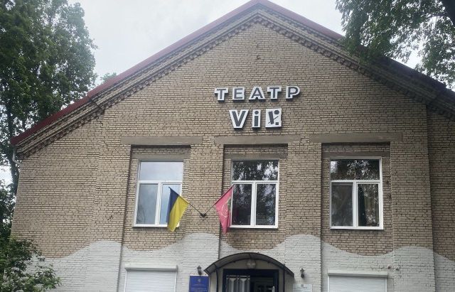 Загинув під Куп’янськом: на будівлі запорізького театру встановили пам'ятну табличку з портретом актора