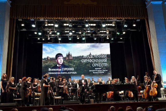 “Було багато музики і емоцій”: у запорізькій філармонії симфонічний сезон закрили світовою прем’єрою