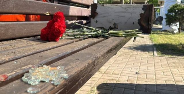 Є загиблі і десятки поранених: у Запоріжжі дрон вибухнув на зупинці