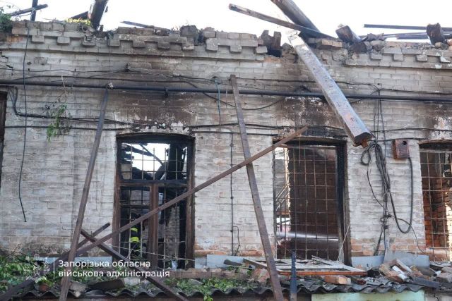 Загинула в палаючому будинку: ворог атакував Запоріжжя безпілотниками