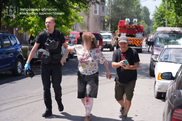 Кількість поранених збільшується: ворог вдарив  по історичному центру Запоріжжя