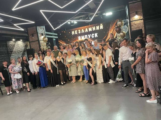 Незламний випуск: юні оріхівці вперше отримували свідоцтва в  укритті
