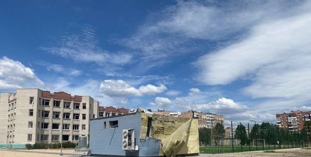 Будинки здригнулися: у Південному мікрорайоні Запоріжжя пошкоджень зазнали багатоповерхівки і будівля ліцею