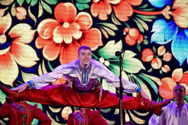 Єдина та вільна: популярний ансамбль представив святкову програму про дух свободи