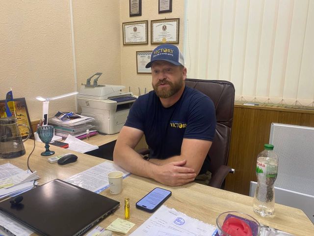 «Я переповнений емоціями»: американський благодійник взяв участь у евакуації мешканців Комишувахи і Кушугума
