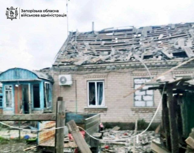 Атакував дронами, направляв КАБи і запустив ракету: ворог цілий день тероризував Запоріжжя