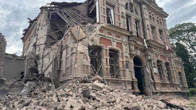 Зруйнували пам'ятку: внаслідок ворожого удару значно пошкоджене приміщення колишньої менонітської школи