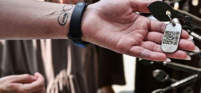 Жетони на металевих гілках: у Запоріжжі відкрили поліцейське «Дерево пам'яті»