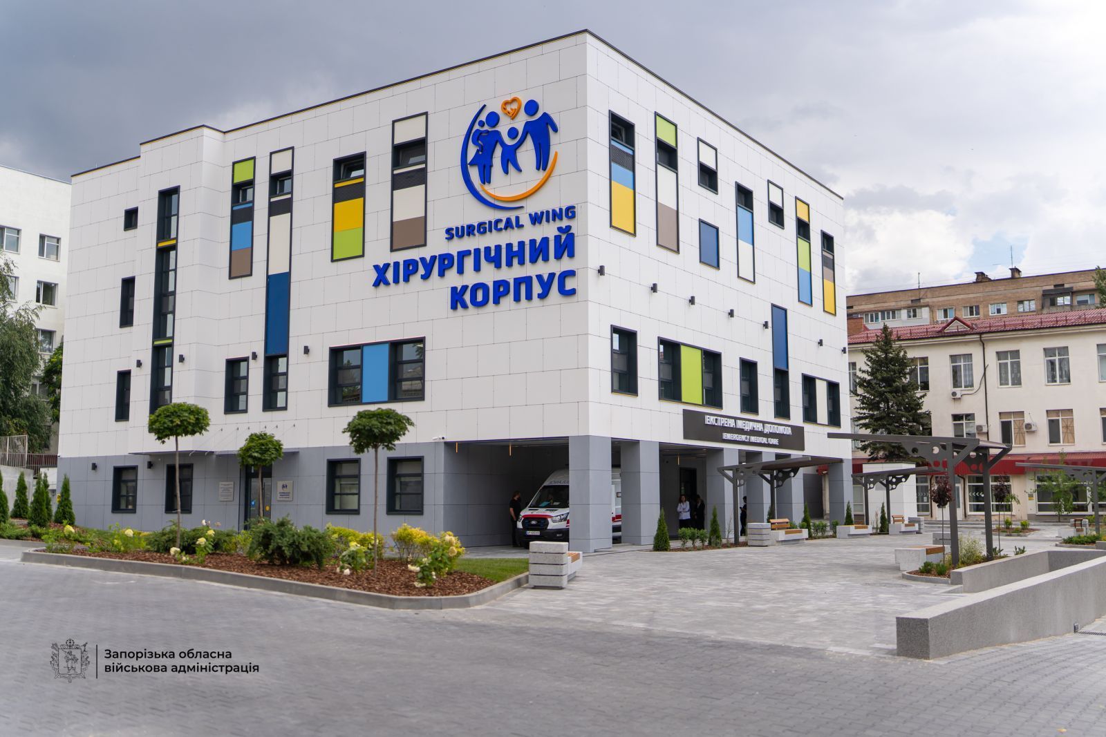 Можуть працювати і у надзвичайних умовах: в новому корпусі лікарні облаштували укриття