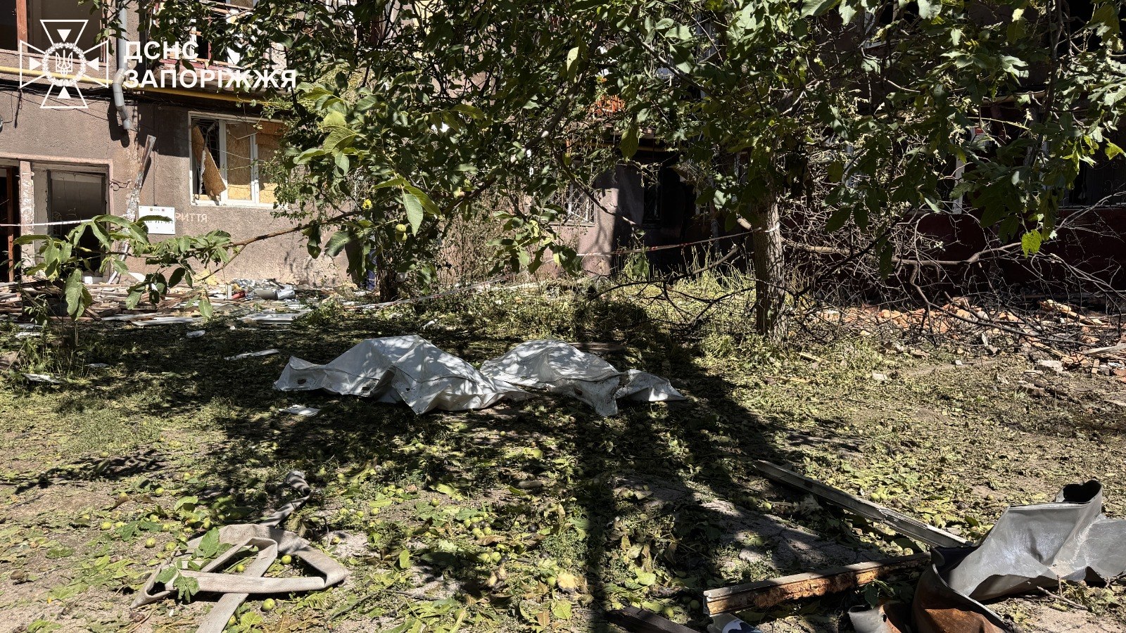 Дістали з-під завалів: у зруйнованій запорізькій багатоповерхівці рятувальники деблокували тіла мами й доньки