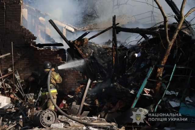 Мішенню знову стали цивільні: внаслідок ворожих ударів по Запоріжжю та Запорізькому району є загиблі й поранені