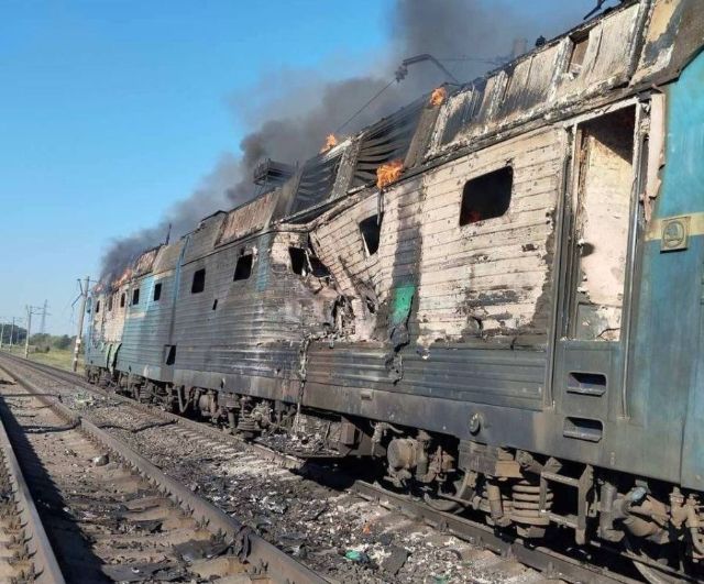 Поранена провідниця: ворожим БПЛА в Запорізькій області знову вражено пасажирський поїзд