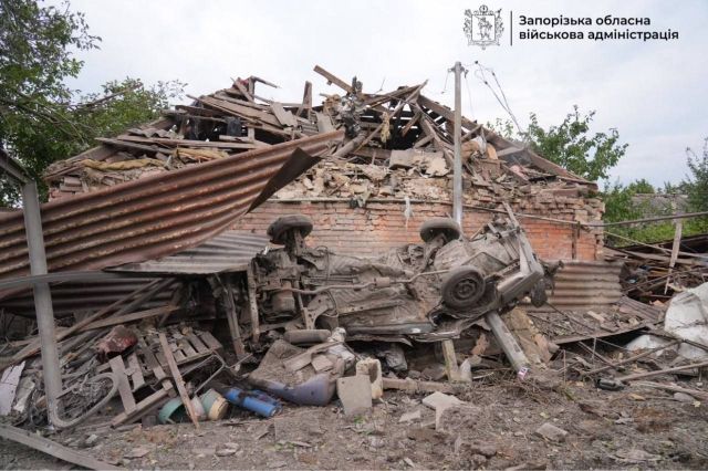 Під прицілом - будинки і кладовище: росіяни ударили керованими авіабомбами по Запоріжжю