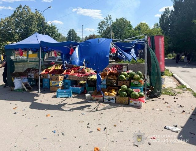 Безпілотний терор: у Запоріжжі  FPV-дрон поцілив у торгівельний павільйон