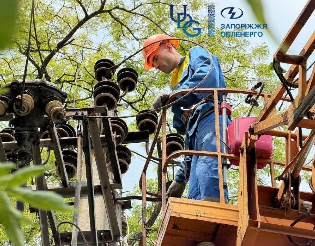 Світло повернули швидко: у Запоріжжі енергетики відновили електропостачання через годину після ворожої атаки