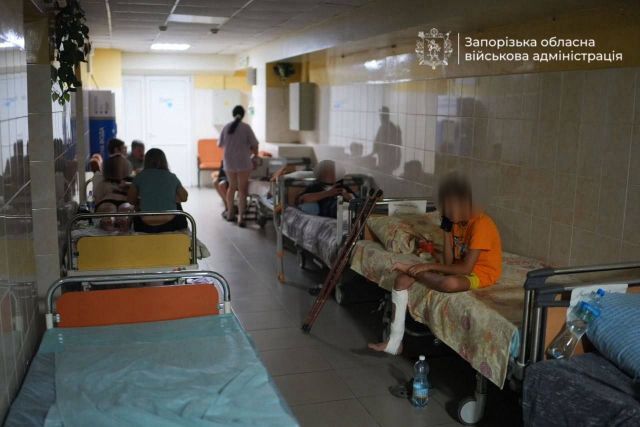 Обійшлося без постраждалих: у Запоріжжі ворог поцілив по об’єкту інфраструктури, дитячій лікарні та муніципальному автобусу
