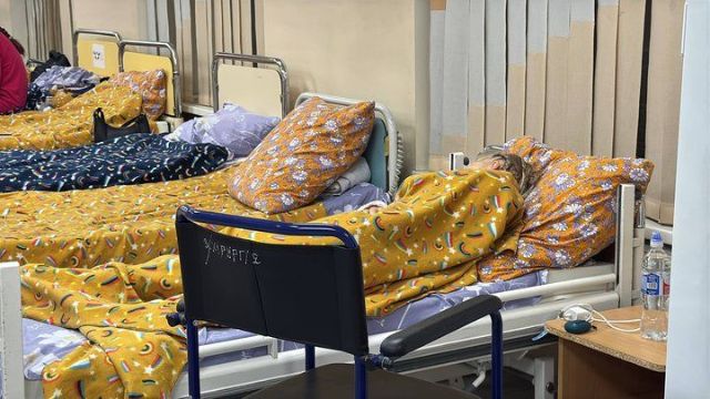 Батьки письмово відмовилися: під час удару ворожого безпілотника по лікарні двох юних пацієнтів не спустили в укриття