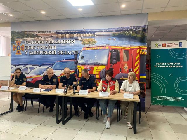 Працювати доводиться і під обстрілами: за місяць запорізькі рятувальники здійснили понад 1200 виїздів